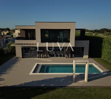 Istra, Štinjan, luksuzna vila s bazenom, 275 m2 na prodaju - Štinjan, Pula