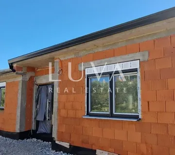 Istra, Kaštelir, moderna prizemnica, 88 m2 s dvorištem na prodaju - Labinci, Kaštelir - Labinci