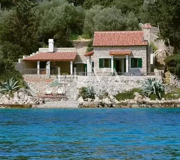 Hvar, Stari Grad, kamena kuća uz more na prodaju