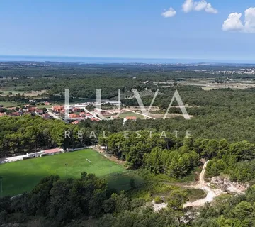 Višnjan, građevinska parcela s građevinskom dozvolom, 1.277 m²