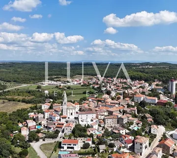 Višnjan, građevinska parcela s građevinskom dozvolom, 1.263 m²