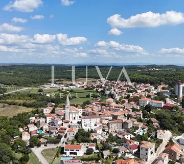 Višnjan, građevinska parcela s građevinskom dozvolom, 1.263 m²