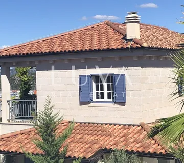 Murter, Betina, luksuzna kuća 148m2 s bazenom na prodaju - Betina, Tisno