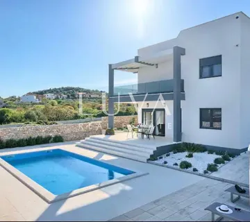 Vodice, luksuzna vila s bazenom na prodaju - Vodice, Vodice