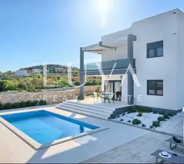 Vodice, luksuzna vila s bazenom na prodaju - cover