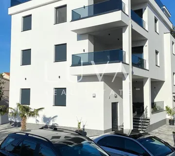 Vodice, Srima, moderan stan S1 (prizemlje) uz more na prodaju - Srima, Vodice