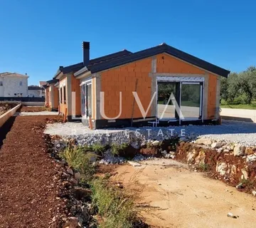 Istra, Kaštelir, moderna prizemnica, 92 m2 s bazenom na prodaju - Labinci, Kaštelir - Labinci