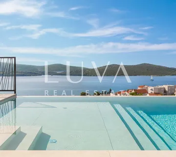 Žaborić, Šibenik, luksuzna vila s bazenom blizu mora na prodaju - cover