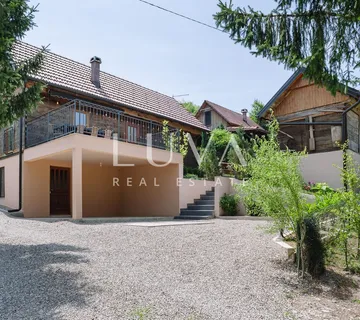 Karlovac, Tušilović, imanje s 2 kuće uz rijeku na prodaju - Tušilović, Karlovac