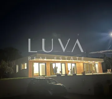 Istra, Labin, prodaje se moderna vila s bazenom i dva stana, 176 m2 - cover