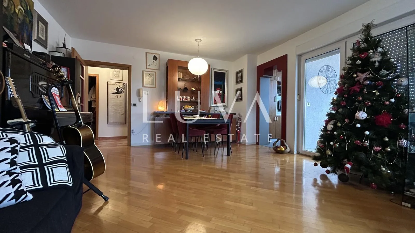 Zagreb, Stenjevec, četverosobni  stan 99m2 s garažom, prodaja - cover