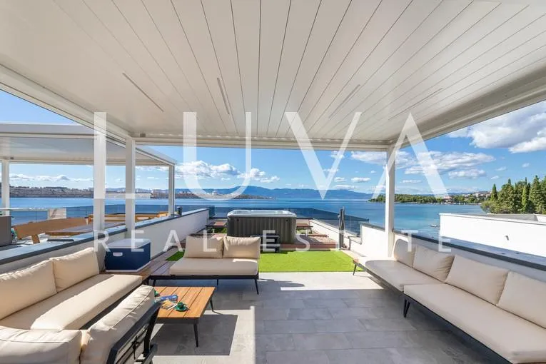 Krk, Omišalj, luksuzni apartman s krovnom terasom uz more, na prodaju - cover