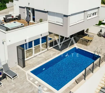 Podstrana, Split, luksuzna kuća s bazenom za najam - cover