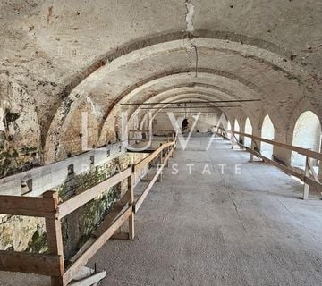 Zagreb, strogi centar, poslovna zgrada za hotel na prodaju - cover