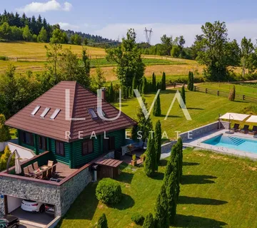 Ravna Gora, drvena kuća s bazenom za odmor na prodaju - cover