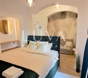 Zagreb, centar, stan s izlazom na dvorište, 300 m od Zrinjevca - cover