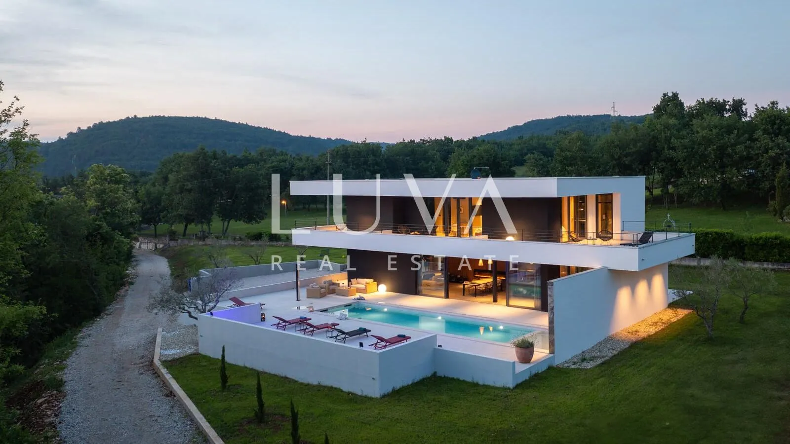 Šterna, Buje, Istra, moderna luksuzna vila s bazenom na prodaju - cover