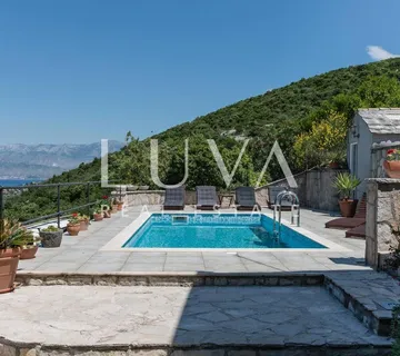 Dol, Brač, kamena kuća s pogledom na more na prodaju - cover