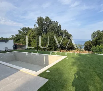 Lovran, moderan stan s bazenom i pogledom na more za najam, 90 m2 - cover