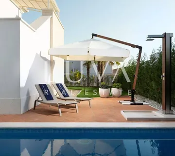 Poreč, Istra, luksuzna vila s bazenom za prodaju - cover