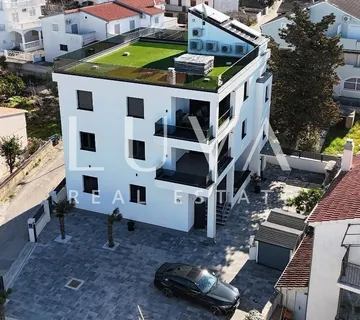 Vodice, Srima, 3s stan uz more s krovnom terasom na prodaju - cover