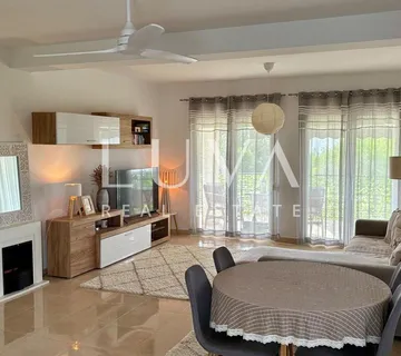 Petrčane Zadar, prostran stan od 75 m² + parking, 50 m od mora - cover