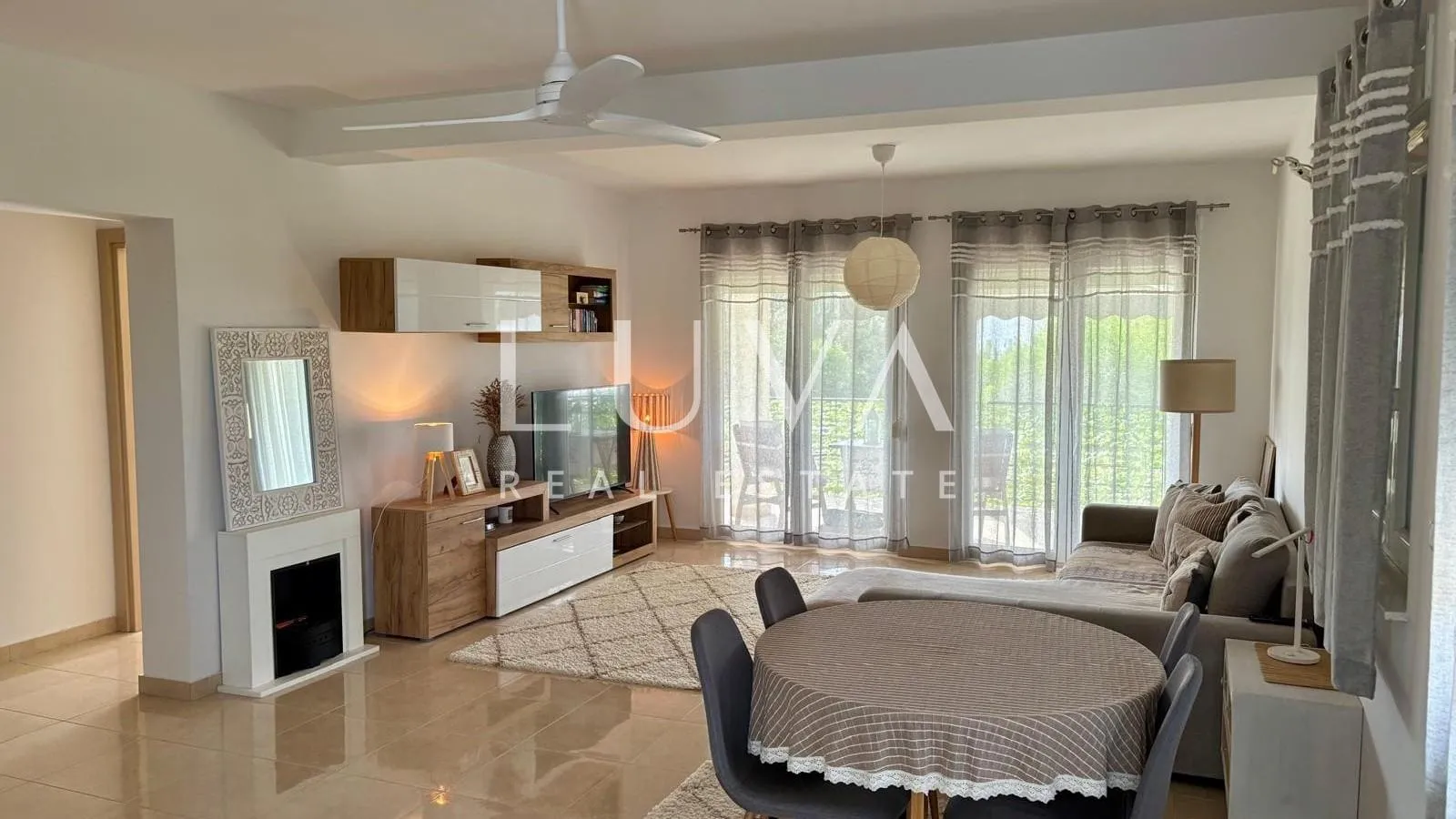 Petrčane Zadar, prostran stan od 75 m² + parking, 50 m od mora - cover