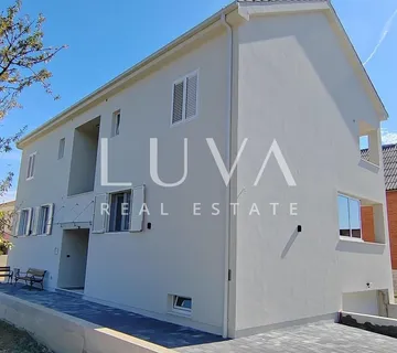 Kaštel Štafilić, kuća 377m2 sa stanovima na prodaju - cover