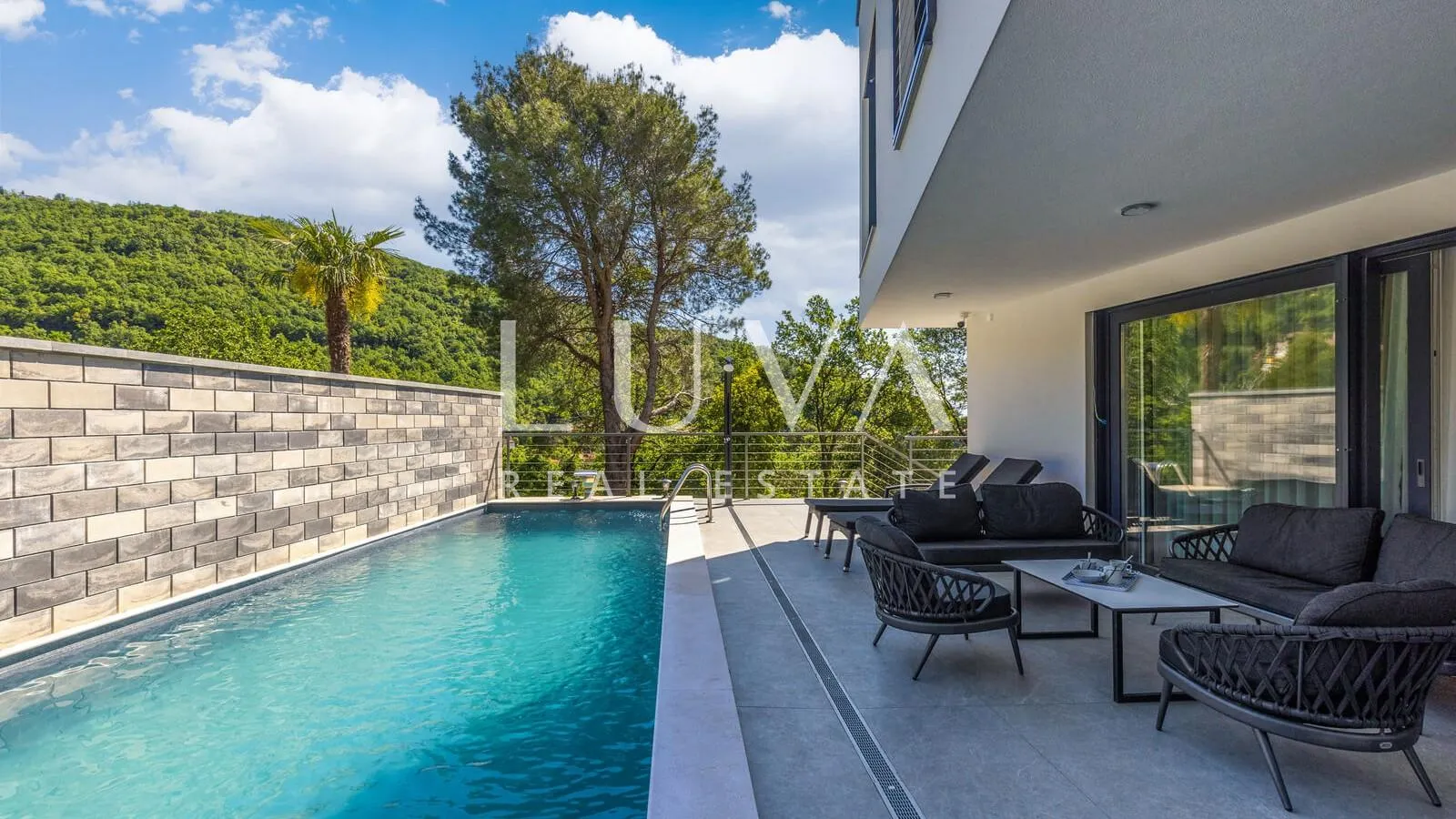 Mošćenička Draga, luksuzna kuća s bazenom na prodaju - cover