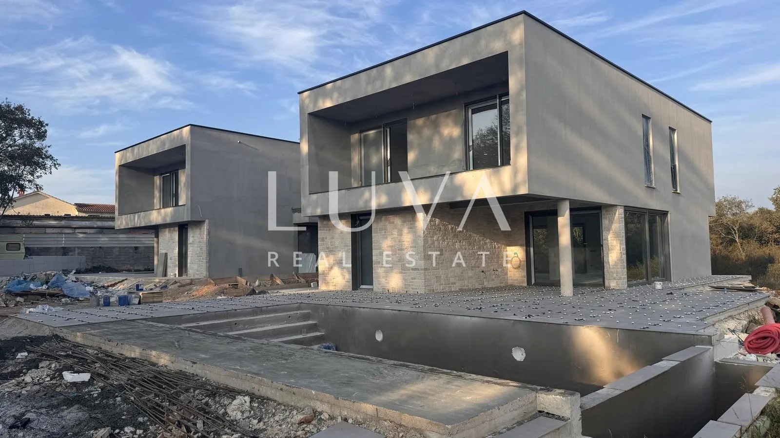 Poreč, prekrasna moderna kuća s bazenom u izgradnji - cover