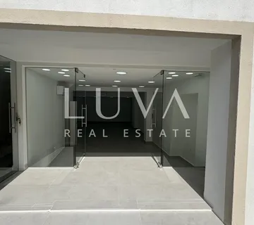 Istra, Poreč, novorenovirani poslovni prostor u centru, 80 m2 - cover