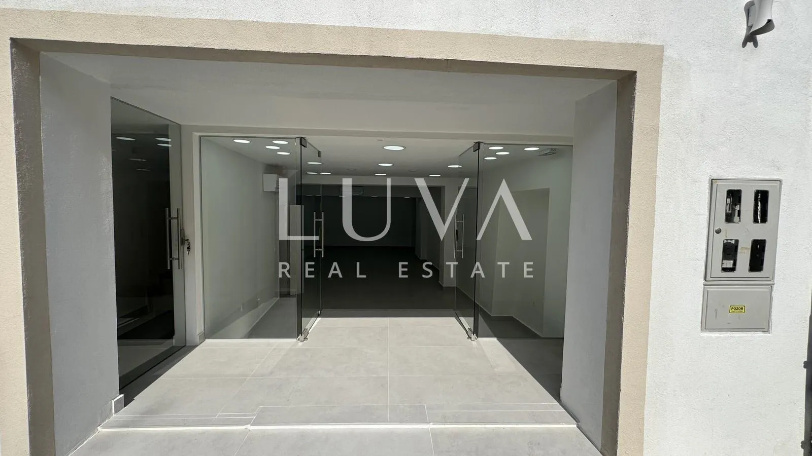 Istra, Poreč, novorenovirani poslovni prostor u centru, 80 m2 - cover