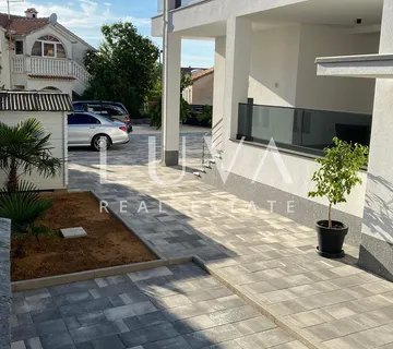 Vodice, Srima, moderan stan S2 (prvi kat) uz more na prodaju - cover