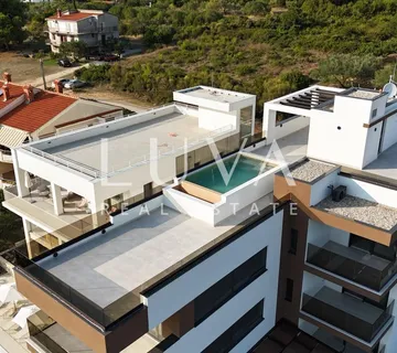 Zadar, Kožino, luksuzan stan s bazenom u novogradnji na prodaju - cover