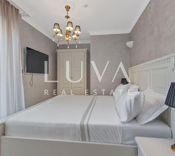 Vodice, luksuzna i jedinstvena vila s bazenom uz more na prodaju - cover