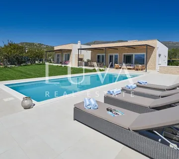 Kaštel Novi, Split, luksuzna kuća s bazenom na prodaju - cover