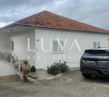 Trogir, kuća 120 m2 blizu mora na prodaju - cover