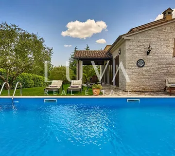 Karojba, Motovun, Istra, kamena kuća s bazenom na prodaju - cover