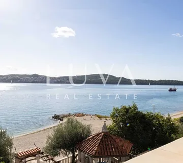 Trogir, Seget Donji, prodaja hotela sa 24 spavaće sobe uz more - cover