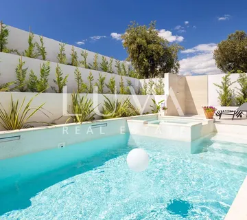 Ražanj, Rogoznica, Dalmacija, vila uz more za najam - cover