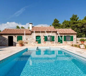 Luksuzna vila s bazenom na osami na Hvaru - Stari Grad