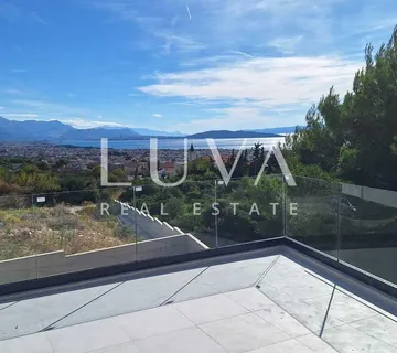 Kaštel Novi, Rudine, moderna vila s bazenom i pogledom na more - cover