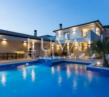 Istra, Labin, luksuzna vila s pogledom na more, 240 m2 za prodaju - cover