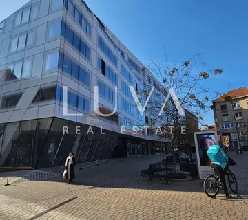 Ban centar, studio apartman, terasa i garaža na prodaju - cover