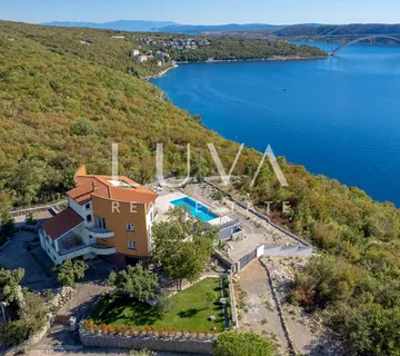 Luksuzna kuća s bazenom na osami blizu Rijeke - Kraljevica