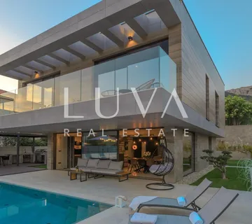 Luksuzna vila s bazenom blizu mora, Baška, Krk - cover