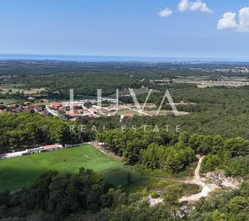 Višnjan, građevinska parcela s građevinskom dozvolom, 1.277 m²