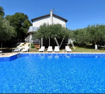 Poreč, Kukci, kuća 330 m2 s bazenom na prodaju - Kukci, Poreč