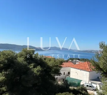 Čiovo, apartmanska kuća 540m2 s pogledom na more, prodaja - Okrug Gornji, Okrug