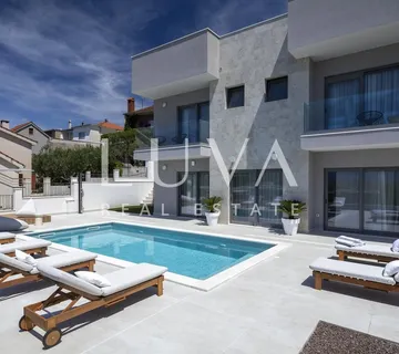 Split, luksuzna vila s pogledom na more, 220 m2 za dugoročni najam - Žrnovnica, Split
